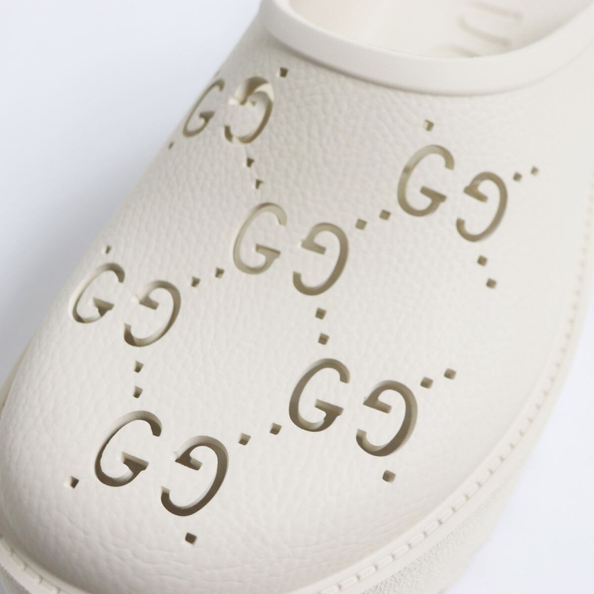 極美品○定価69300円 GUCCI グッチ パーフォレーテッドG 極美品○定価69300円 GUCCI グッチ パーフォレーテッドG