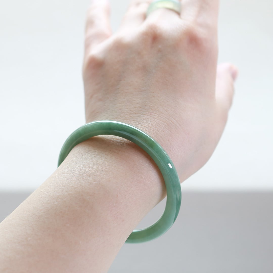 内径 約55mm 】透明感抜群！翡翠の色味を楽しめる！バングル A貨翡翠