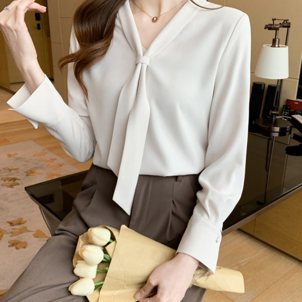 ネクタイリボンデザイン Vネック 長袖ブラウス K1000