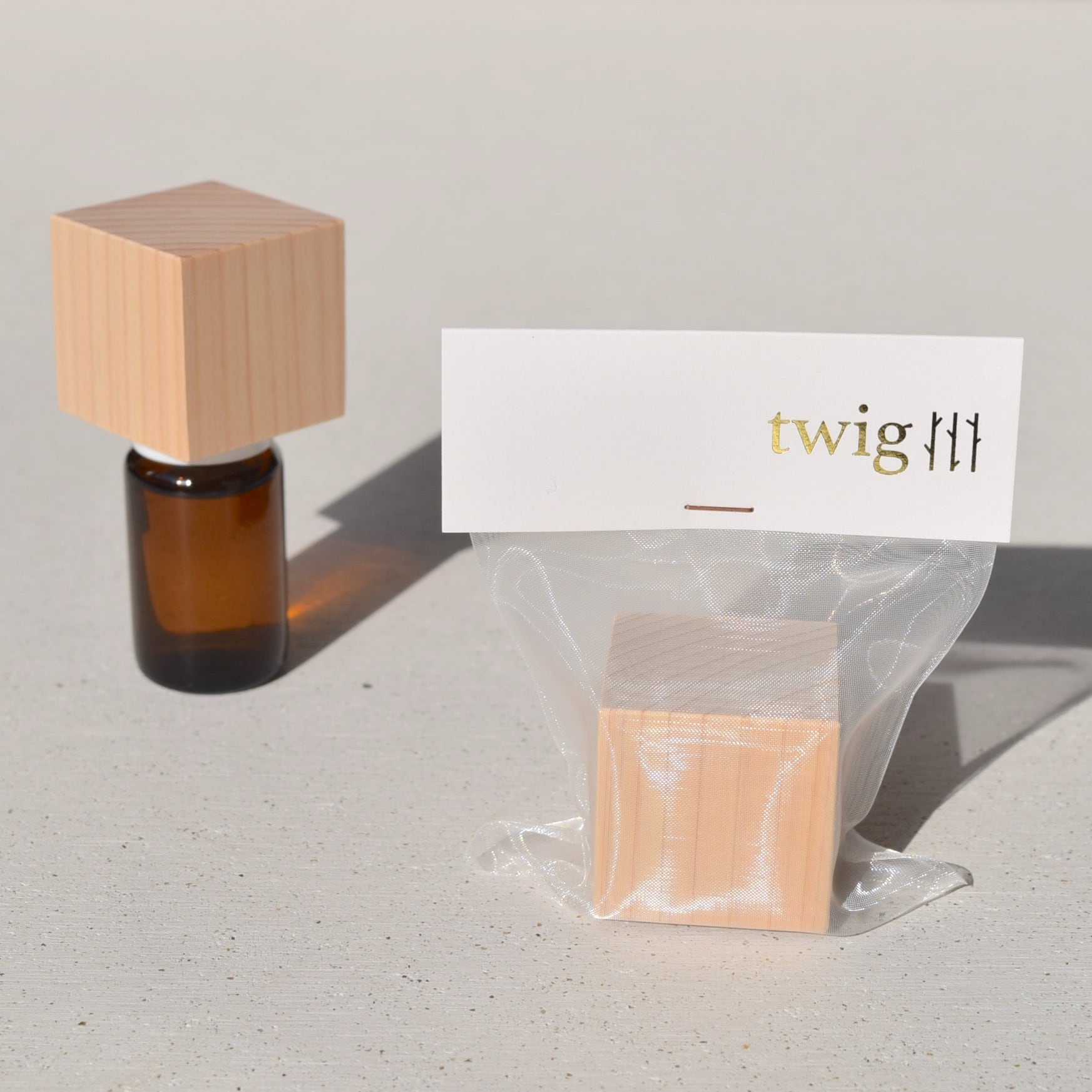 アロマウッドキャップ（単品） ＊精油瓶につけるだけで手軽に使える