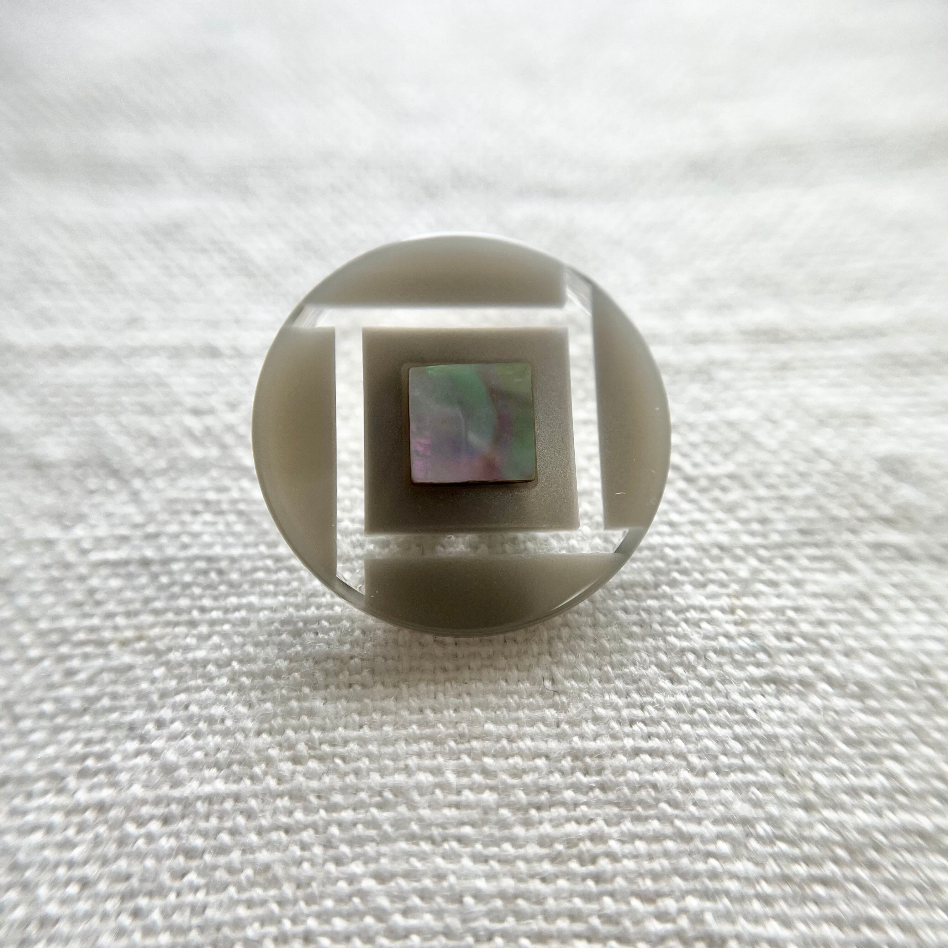 スクエア黒蝶貝×ライトグレー 20㎜