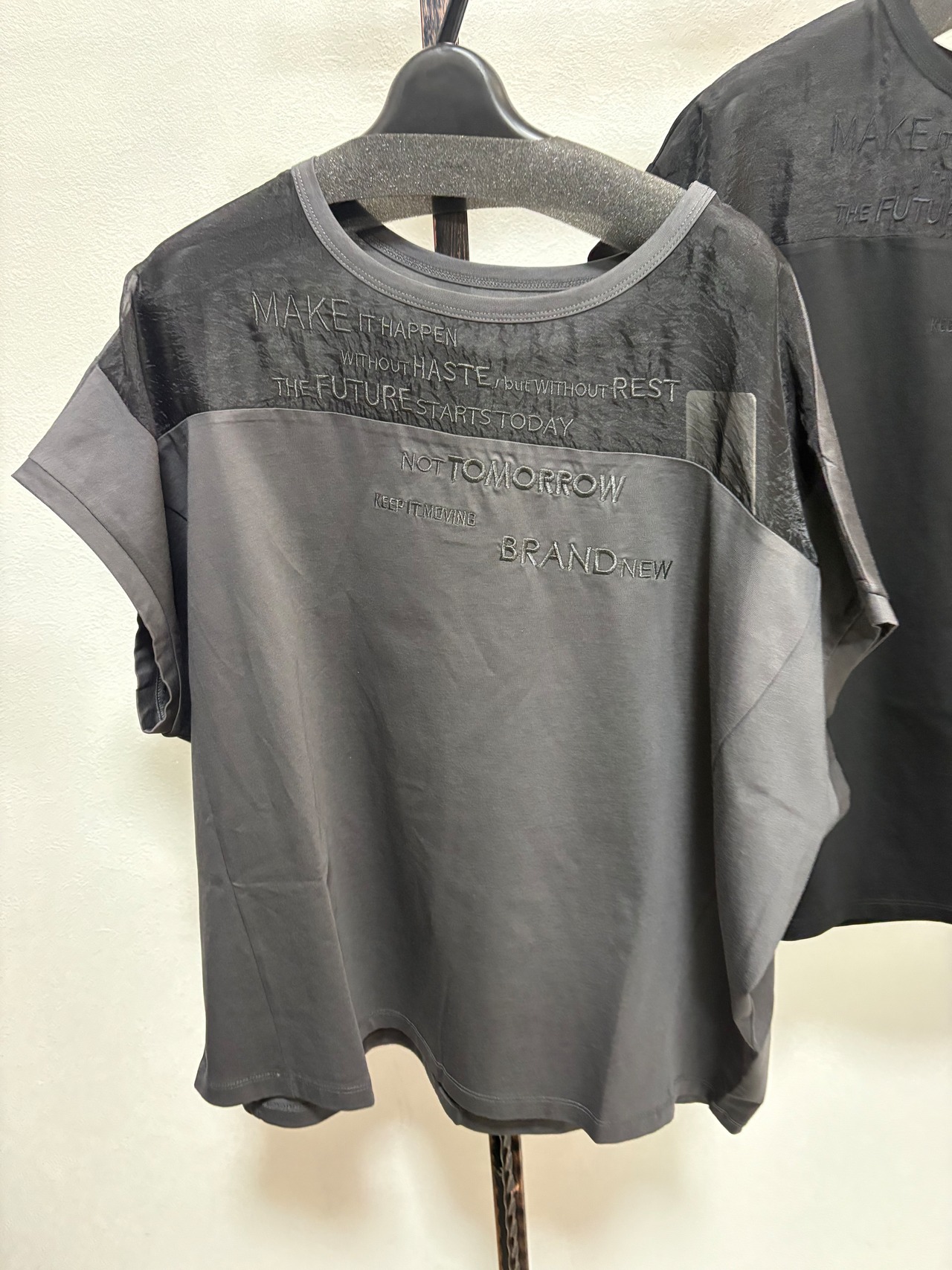 【LUGIVA】 オーガンジー切り替え　ドロップシルエットカットソー　202680