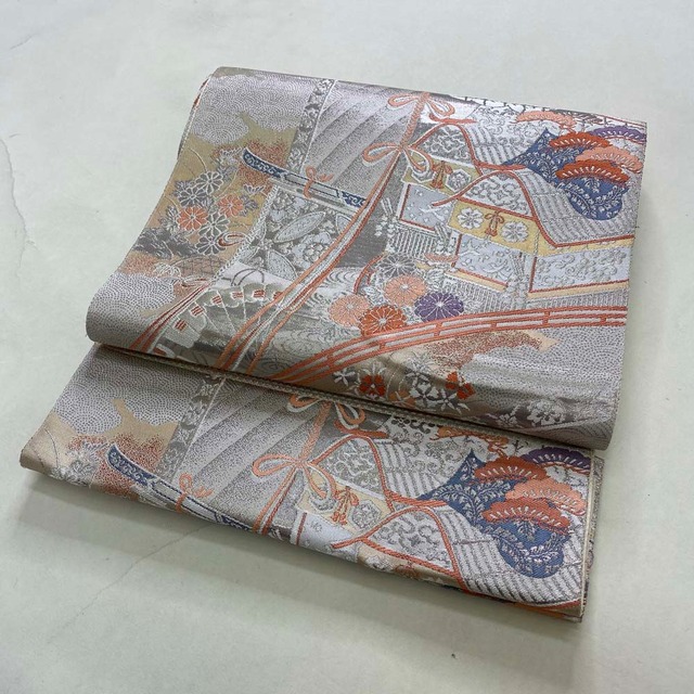 【袋帯】未仕立て 帯 礼装 白地 銀 シルバー 家 菊 松  訪問着 付け下げ 色無地 正絹 結婚式 入学式 卒業式 リサイクル   421cm   1931