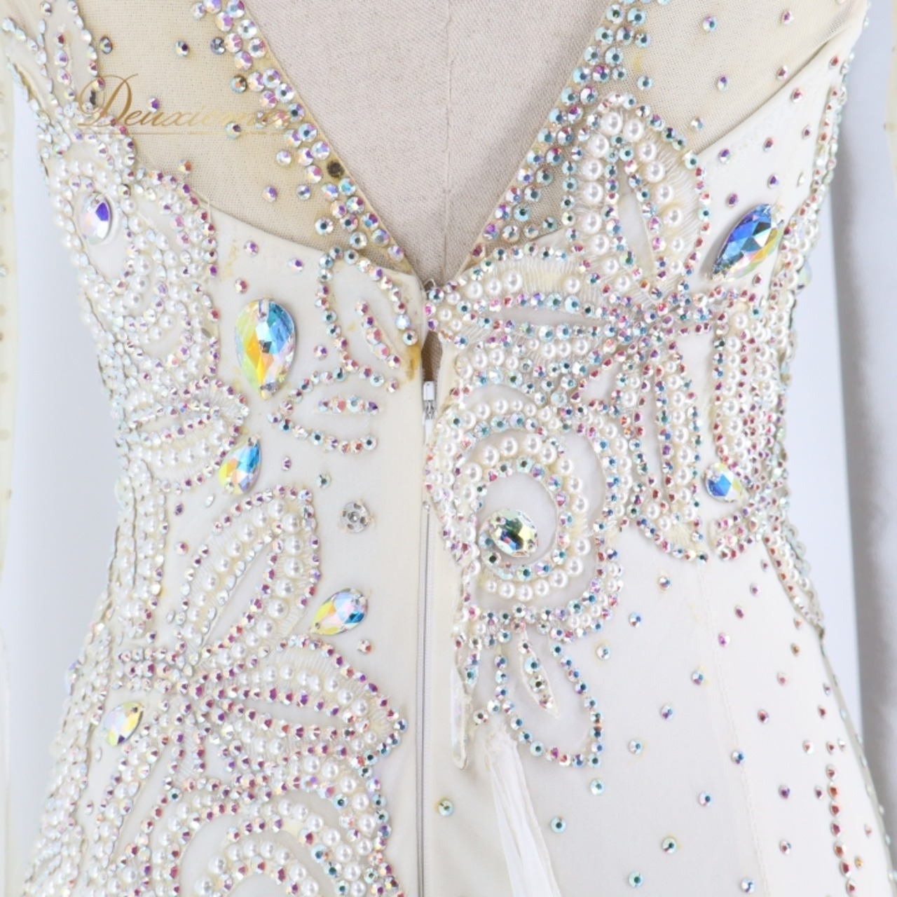 社交ダンス 衣装 スタンダードドレス ワンピース スタンダード 白 リボン 高級感 ROBINHOOD ロビンフッド 綺麗 上品 デモ 競技 ダンス パーティ 発表会 ホワイト系 女性用 美しい 高級スタイル おしゃれ