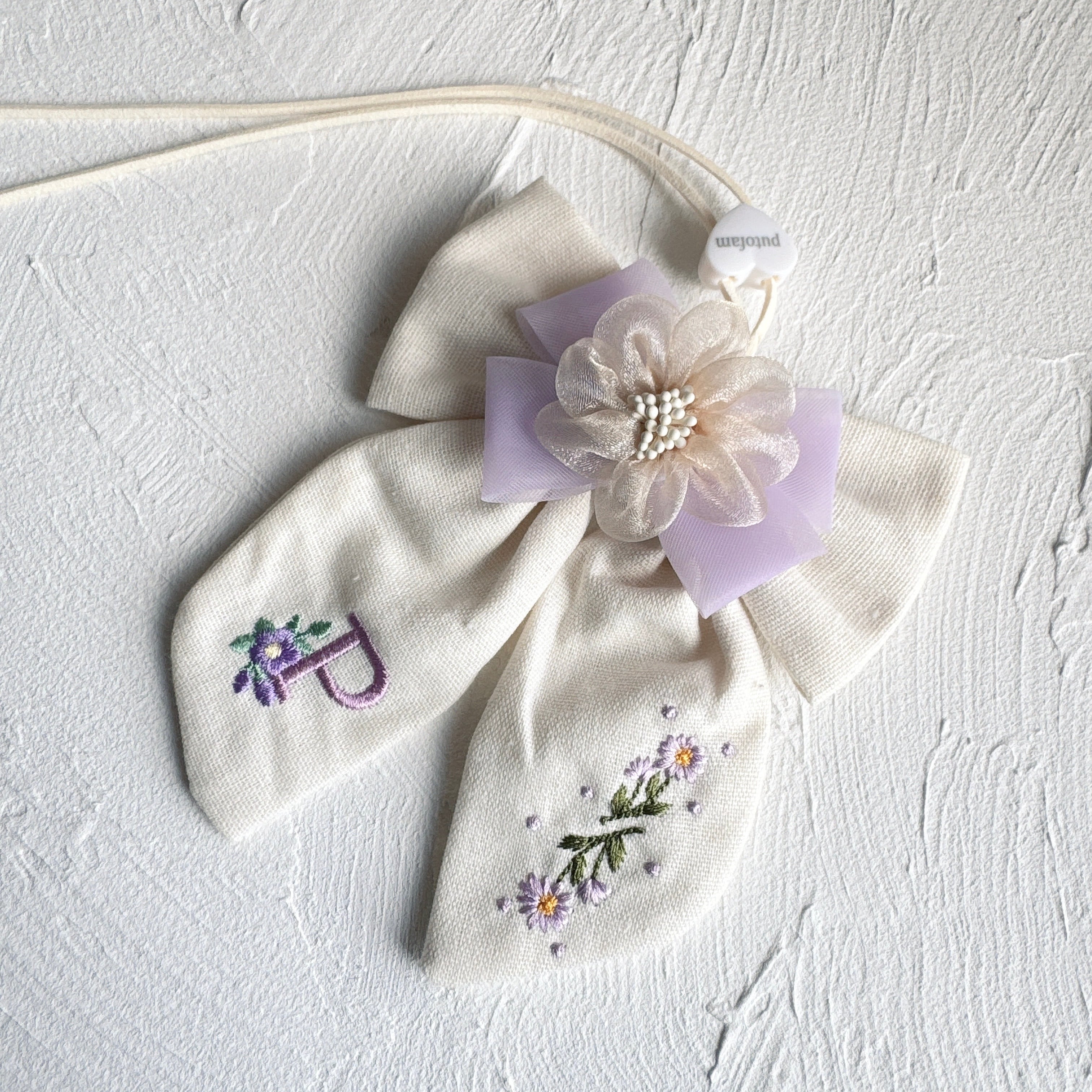 イニシャル刺繍ネックバンド