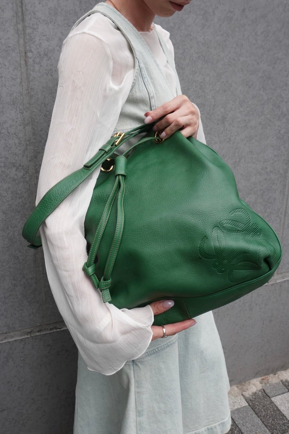 LOEWE ロエベ ショルダーバッグ グリーン アナグラム ナッパレザー 巾着 vintage ヴィンテージ オールド 4p76em