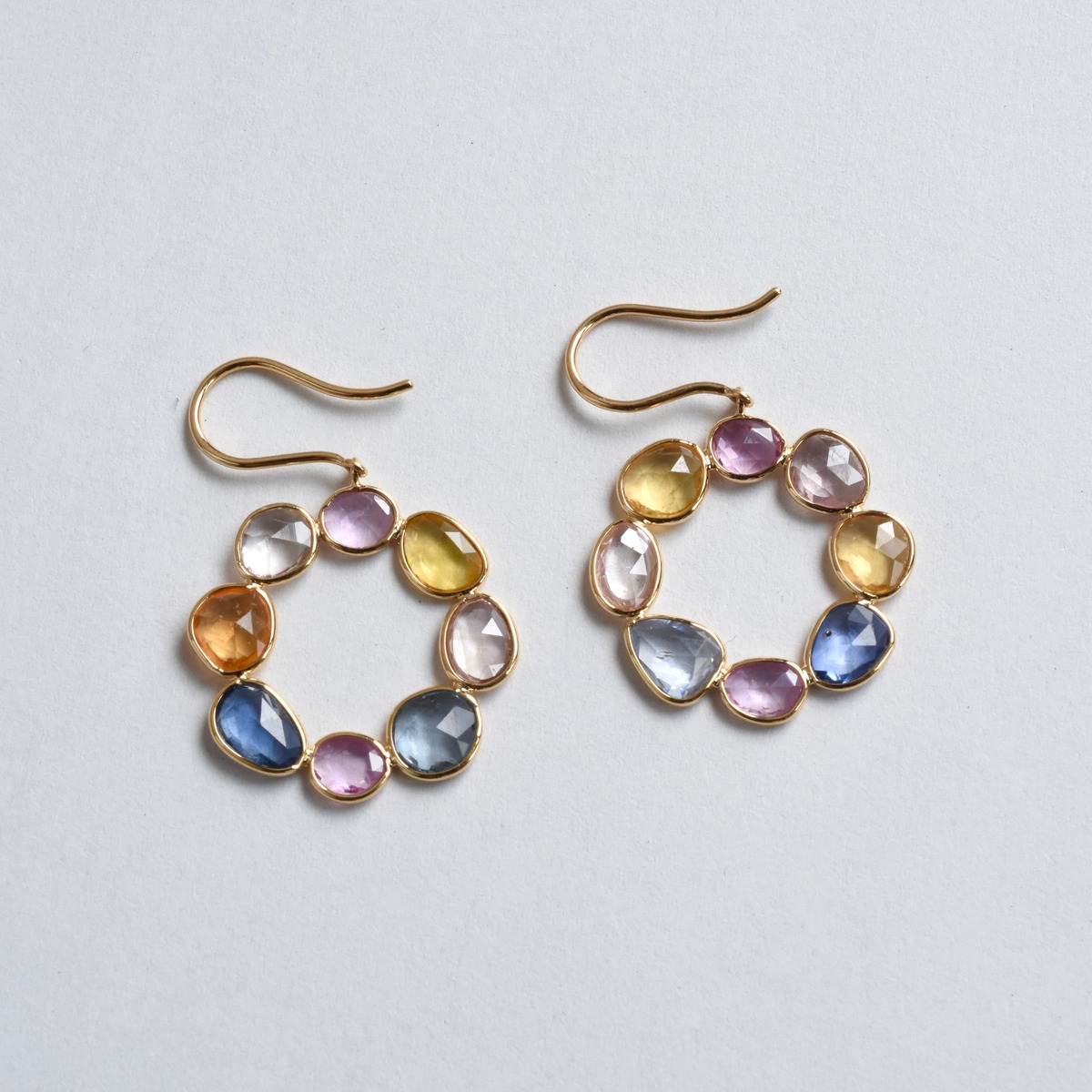 マルチカラーサファイヤ K18YG イエローゴールド サークル フック  