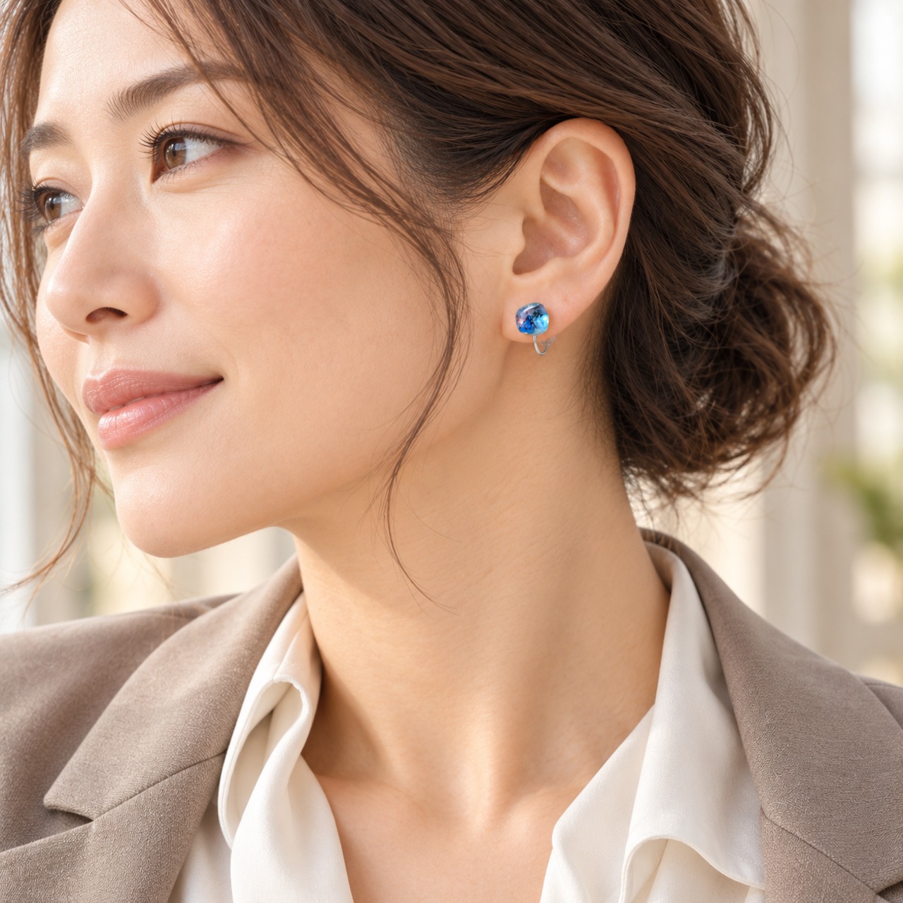 光をまとう 青のガラスピアス・イヤリング｜ライトターコイズ／ライトブルー