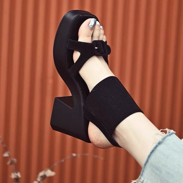 【送料無料】 サンダル 3色 革靴 靴 シューズ ゴツゴツ チャンキーヒール ベルト PU レザー 可愛い 大人可愛い きれいめ シンプル カジュアル シック コンサバ 華やか 大人 上品 おしゃれ 主役級 こなれ感 高見え 高級感 無地 夏 レディース 女性用 ママ 20代 30代 40代 デート お出かけ 女子会 お呼ばれ 休日 お茶会 授業参観 垢抜け デイリーユース 普段使い ファッション コーデ スタイル 楽ちん 歩きやすい 美脚 脚長 定番 スタイルアップ ホワイト ベージュ ブラック