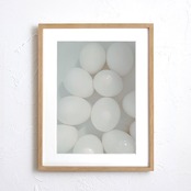 ゆでたまご好き｜ミニマルでシュールな白タマゴのアートポスター｜シンプル空間にユーモアを添える一枚｜A2ポスター