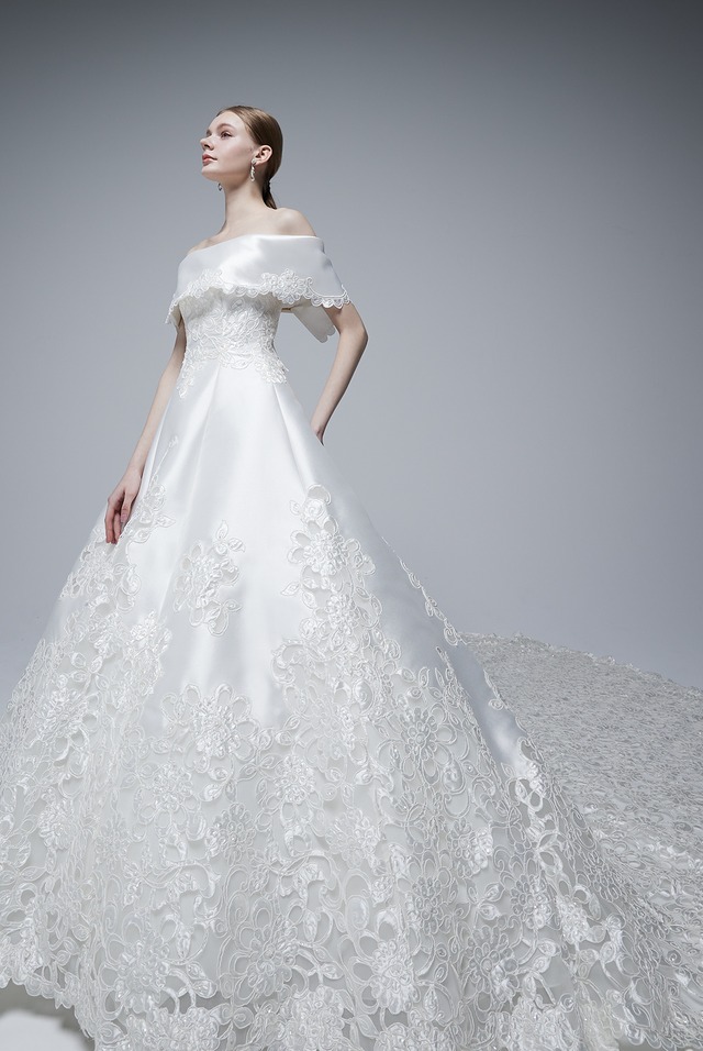 カラードレス プリンセスライン ホワイト 花柄 パフスリーブ 半袖  