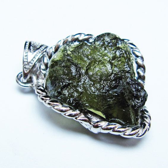 モルダバイト ペンダント 原石 ペンダントトップ メール便可 [M便 1/20] 199-409