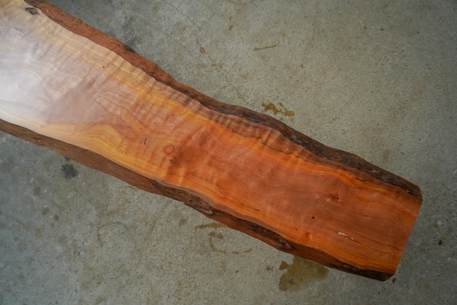 杢目が美しい山桃 一枚板 ローテーブル レア材です