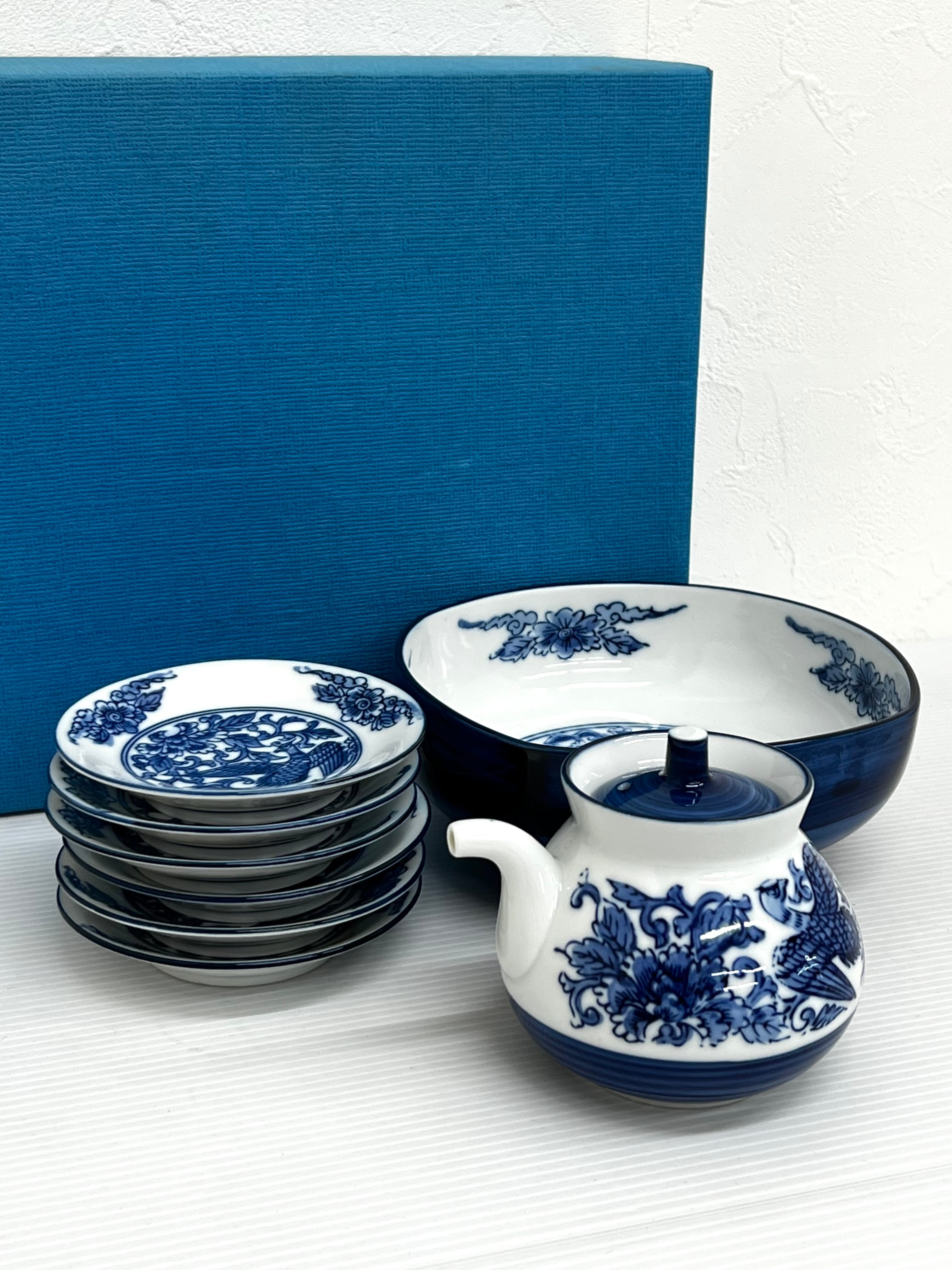 【極美品・共箱付】輪島塗 丸盆 雀蒔絵 桂山銘 伝統工芸品 五島屋取扱 極美品・共箱付】輪島塗 丸盆 雀蒔絵 桂山銘 伝統工芸品 五島屋取扱