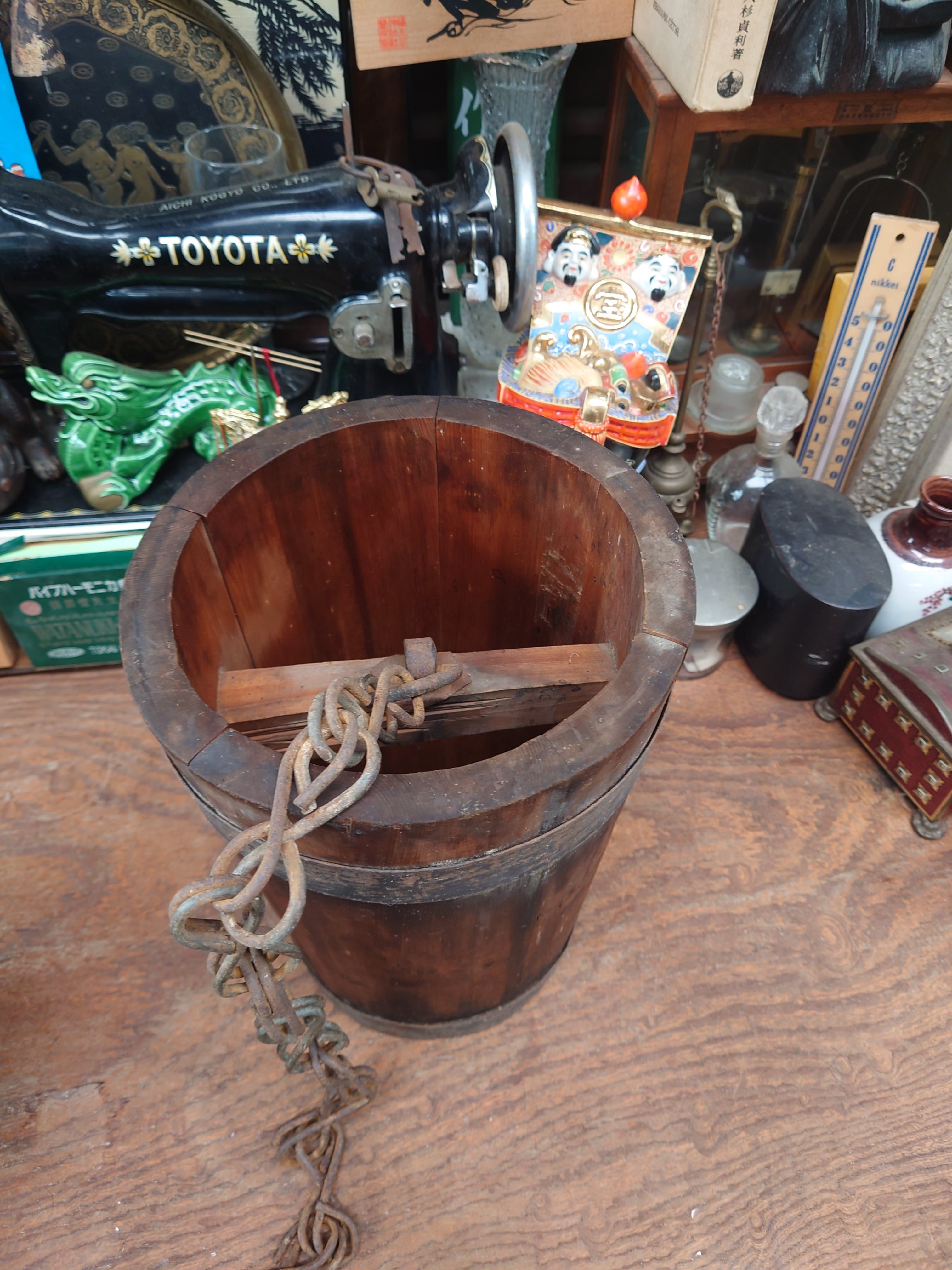アンティーク　古いアイアンのバケツ/鉄のつるべ 　　鉢カバー　 古家具　ビン　缶 送料込み】【古民具】つるべ井戸 釣瓶 鉄タガ巻 桶 丸 アンティーク