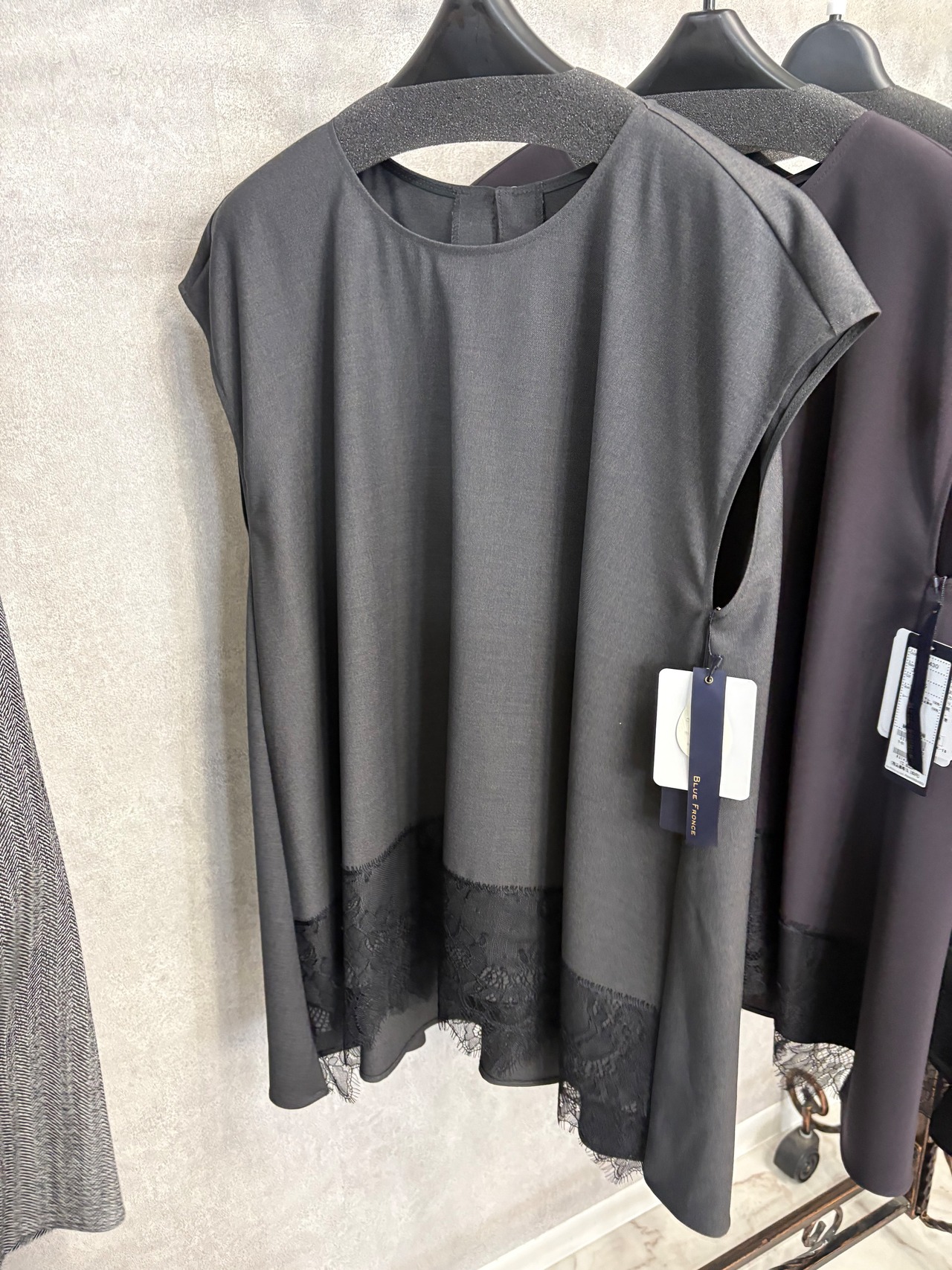 ROBE ハリツヤポリエステル　レースコンビトップス　631430