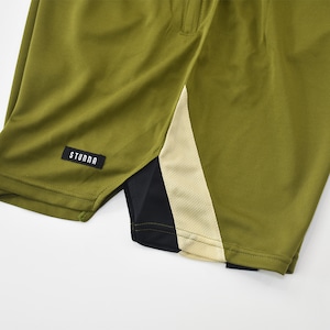 Block logo mesh shorts : ライトカーキ