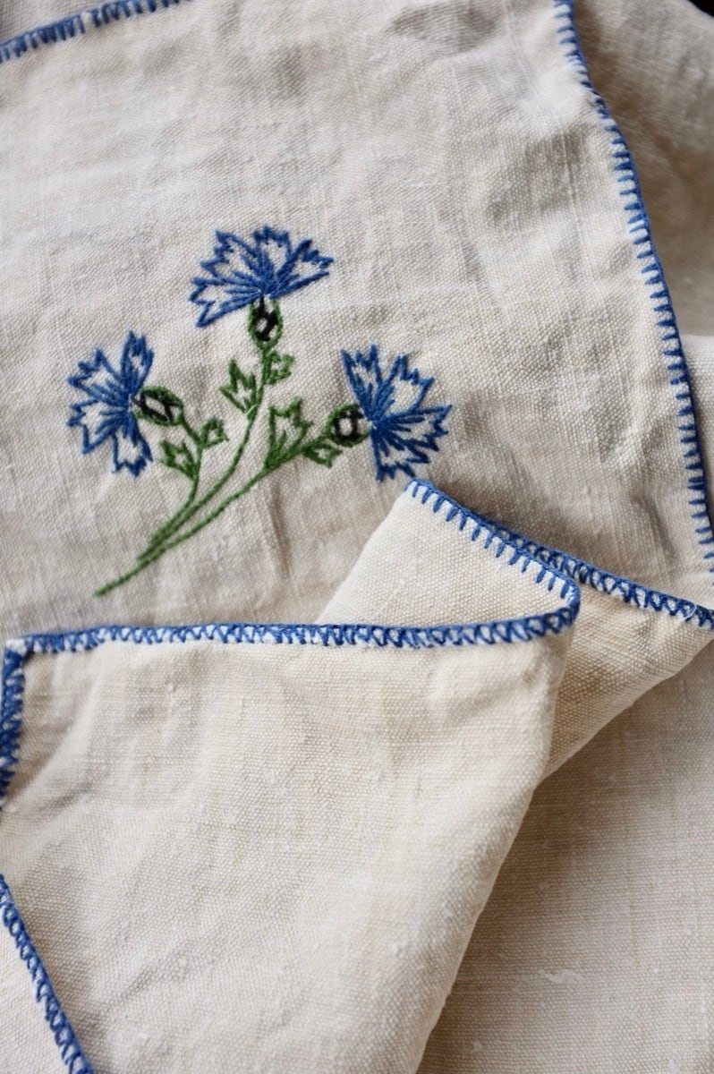 フランス 手織リネン bleuetとシャンブルリネンの刺繍クロス