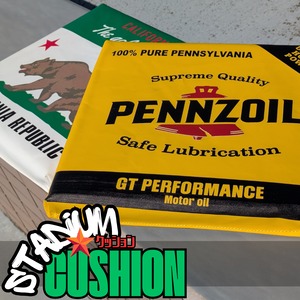 【 STADIUM CUSHION / スタジアム クッション 】 The State of California  / カリフォルニア州旗 / Pennzoil / ペンズオイル〚アメリカン雑貨 アメトイ〛
