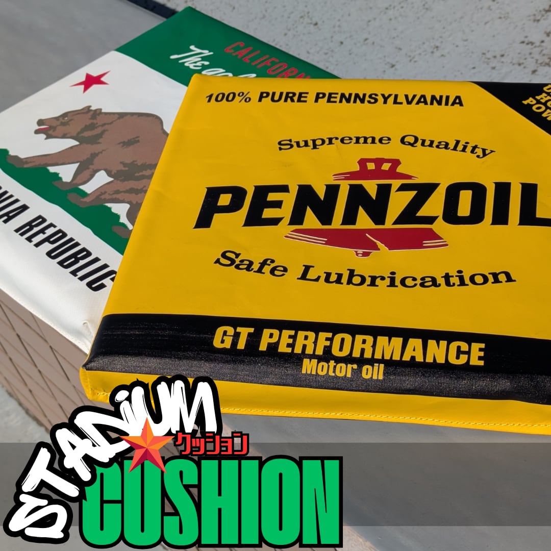 【 STADIUM CUSHION / スタジアム クッション 】 The State of California  / カリフォルニア州旗 / Pennzoil / ペンズオイル〚アメリカン雑貨 アメトイ〛
