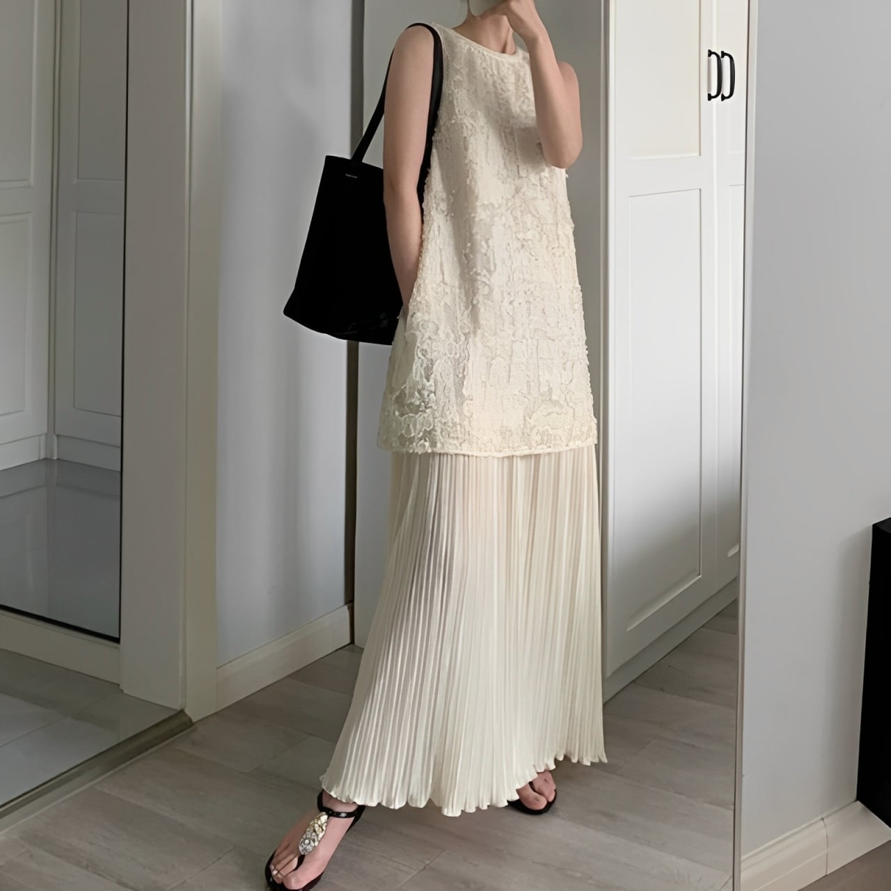 Lace pleats sleeveless one piece V2191 | ViCHIC.