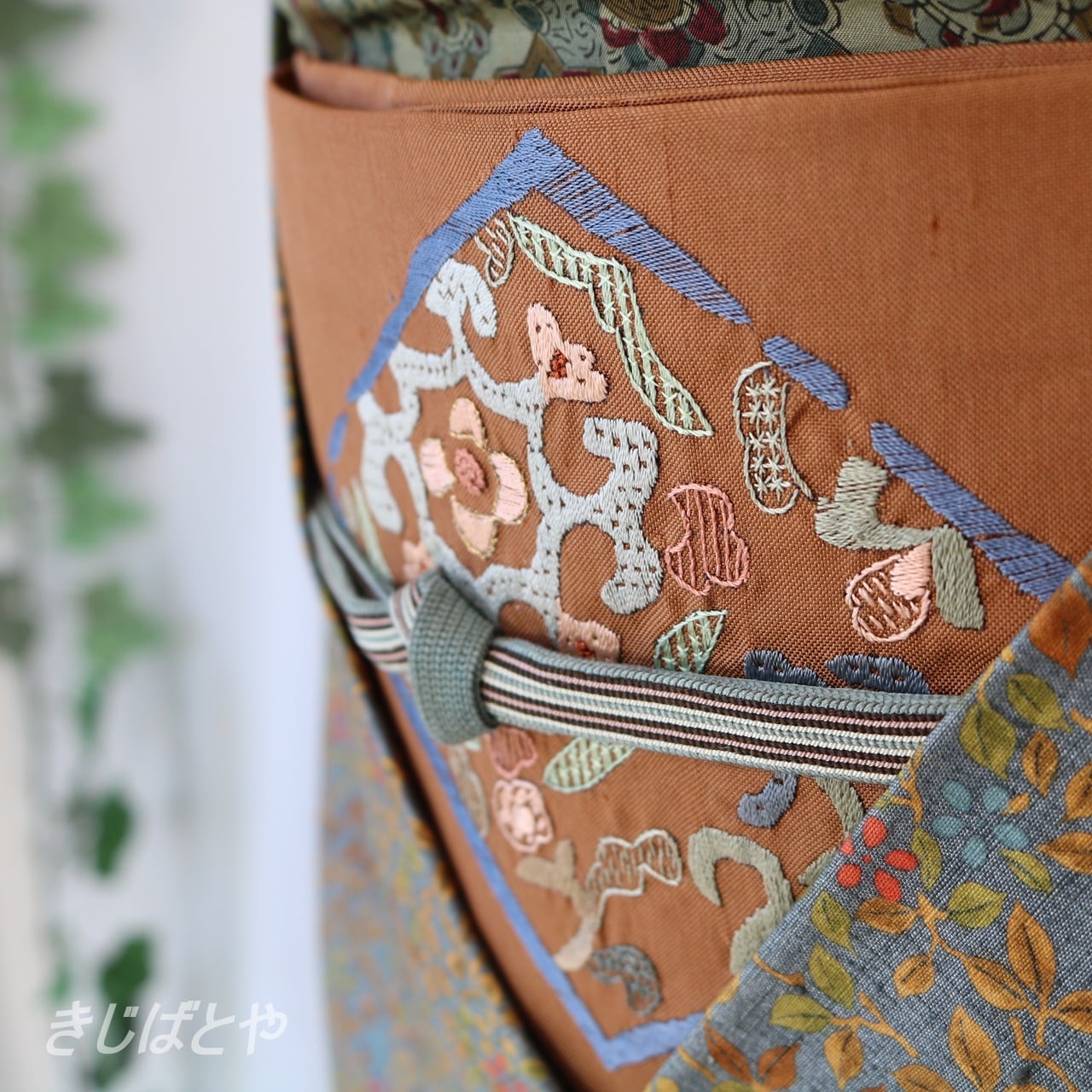 正絹紬 柿渋色に刺繍のなごや | きじばとや