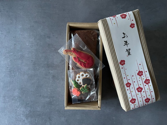 ちいさなおせちクッキーとハニーバターカステラ