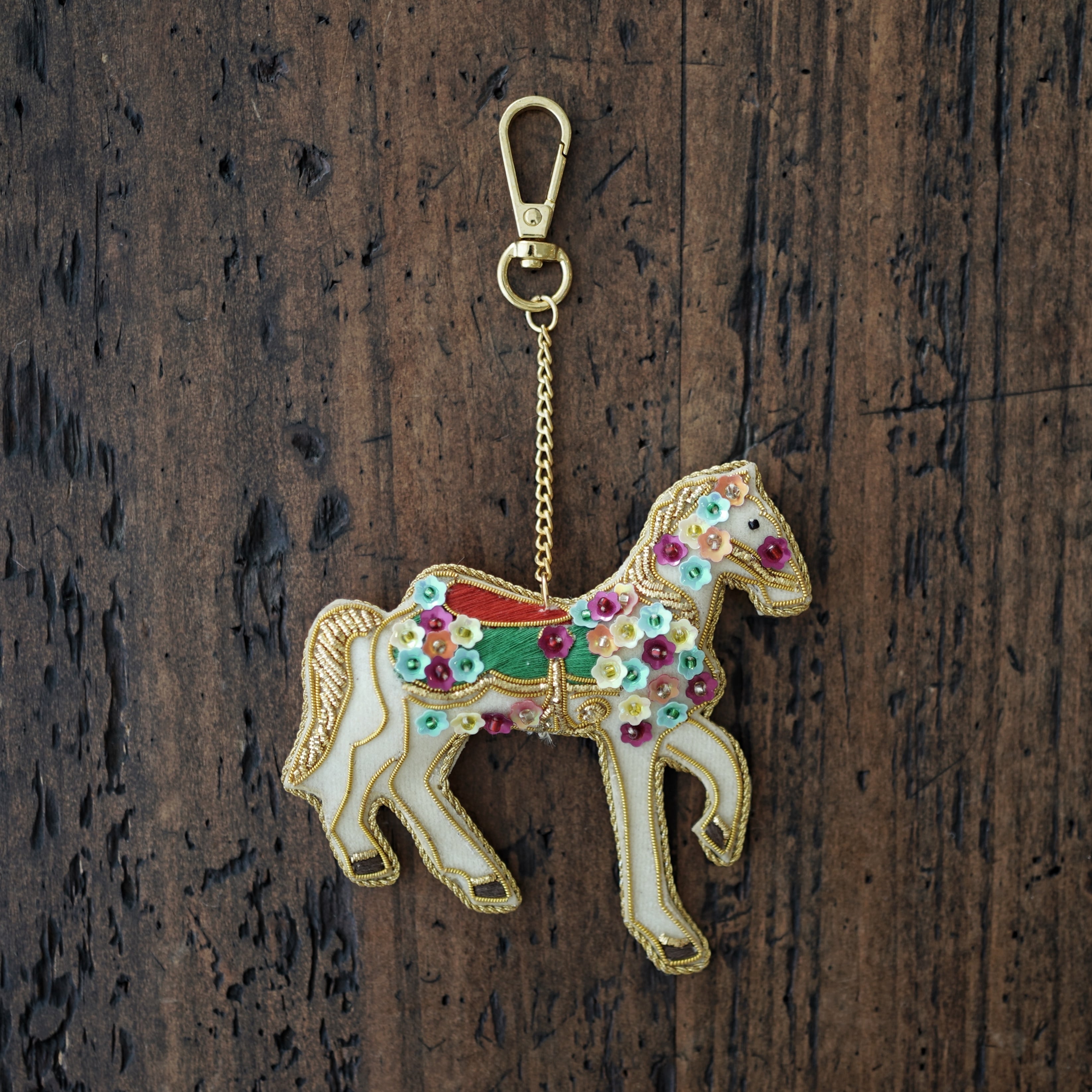 ザリ刺繍バッグチャーム ホワイトホース | Sweet Things