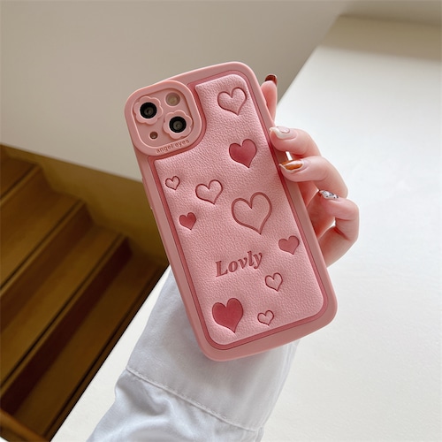 【Lovly】 iPhone13 13proケース 乙女ピンク ハート レザー感触 アイフォン12カバー かわいい 耐衝撃 保護 インスタ人気♥
