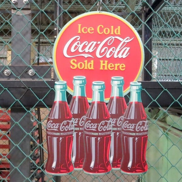 海外直輸入】ダイカット エンボス メタルサイン COCA-COLA ICE COLD