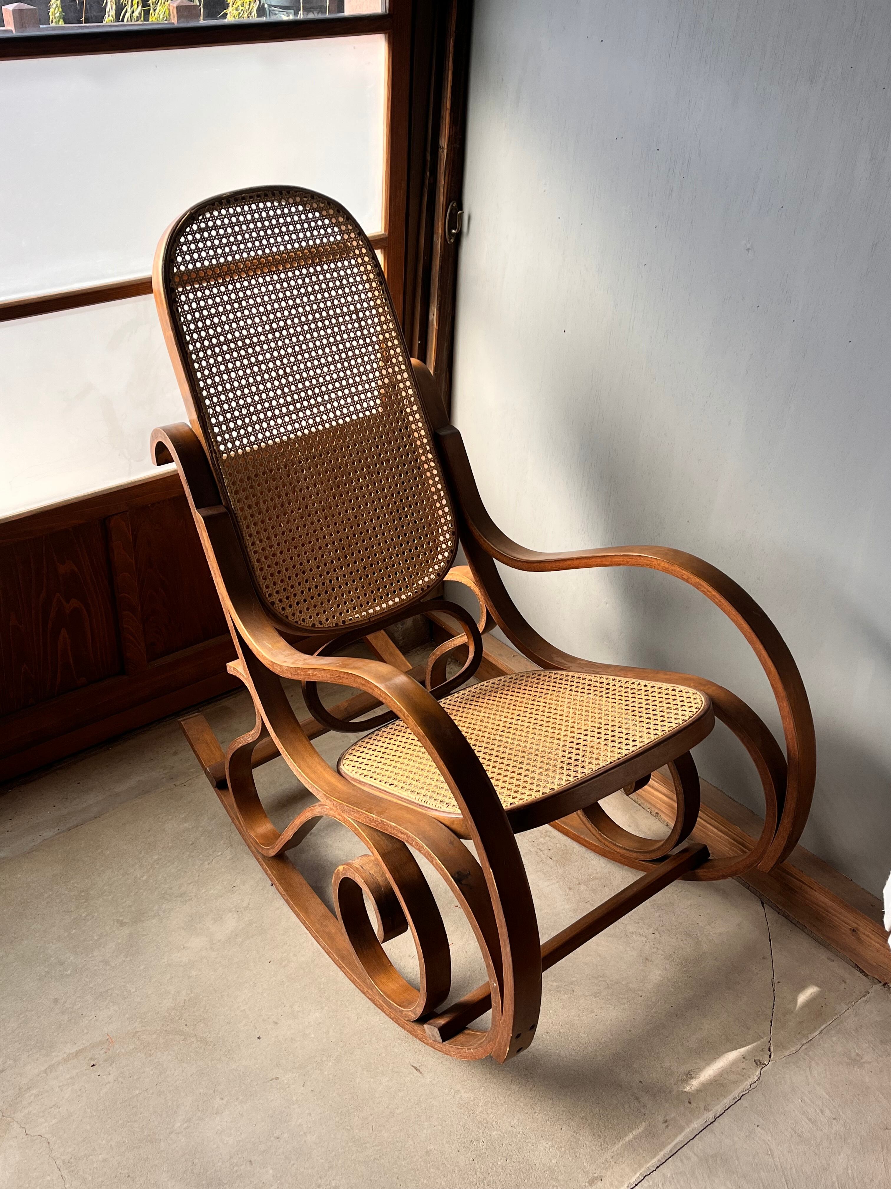 ロッキングチェア　古家具 中古】ロッキングチェア ラタン 入荷しました！ | 愛知と岐阜の