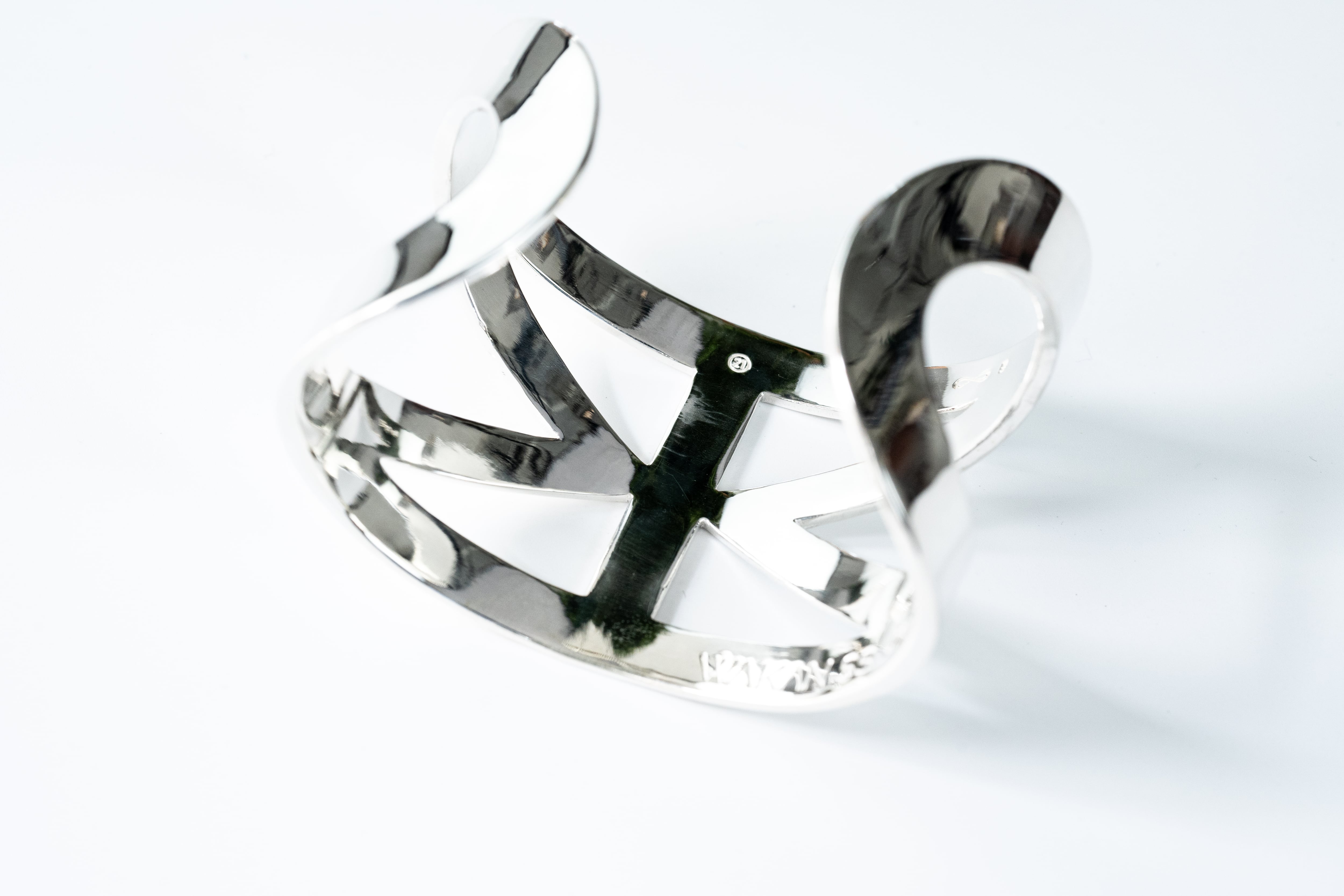 BN-057 See through Mobius bangle | WAKAN SILVER SMITH online store