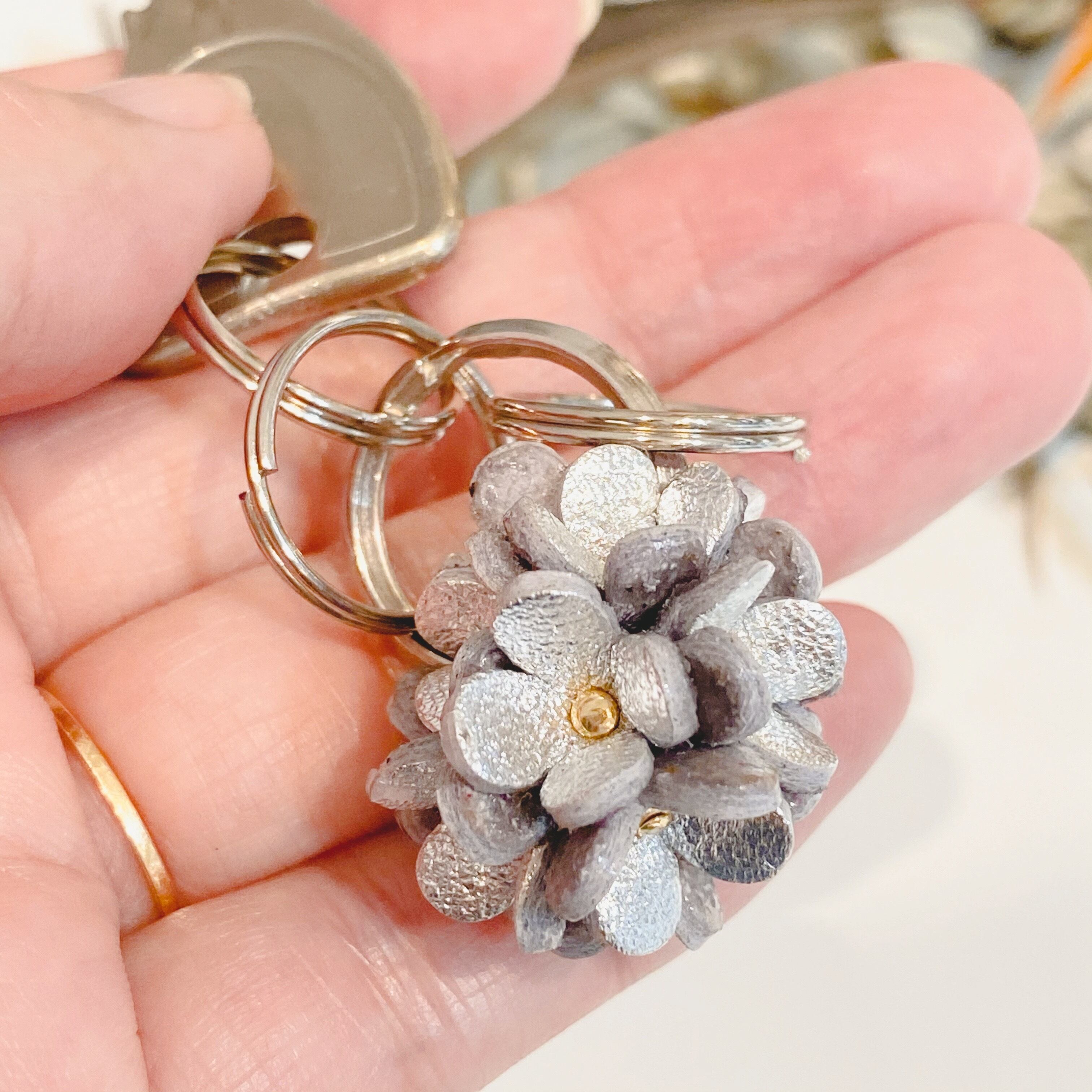 カランコエ花のキーホルダー(花色シルバー) | Allamanda-leather