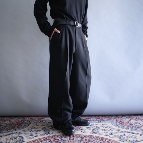 2-tuck tapered silhouette black wide slacks