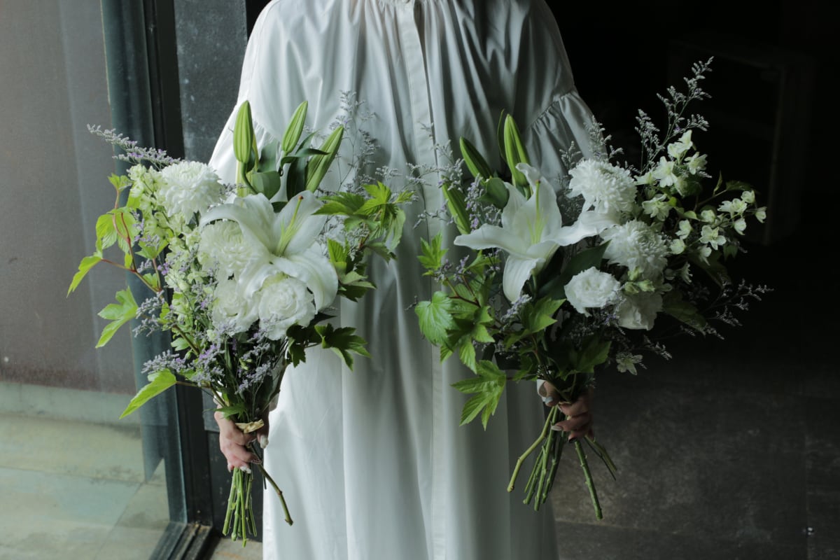 【お盆・初盆・お墓参りに】季節の仏花 1対(2束セット)|M【札幌市内限定】