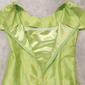 フラダンス 衣装 ワンピース ドレス グリーン系 フラ ダンス 光沢 黄緑 ハワイアン 無地 シンプル 華やか アロハ 半袖 フリル 上品 かわいい ダンス衣装