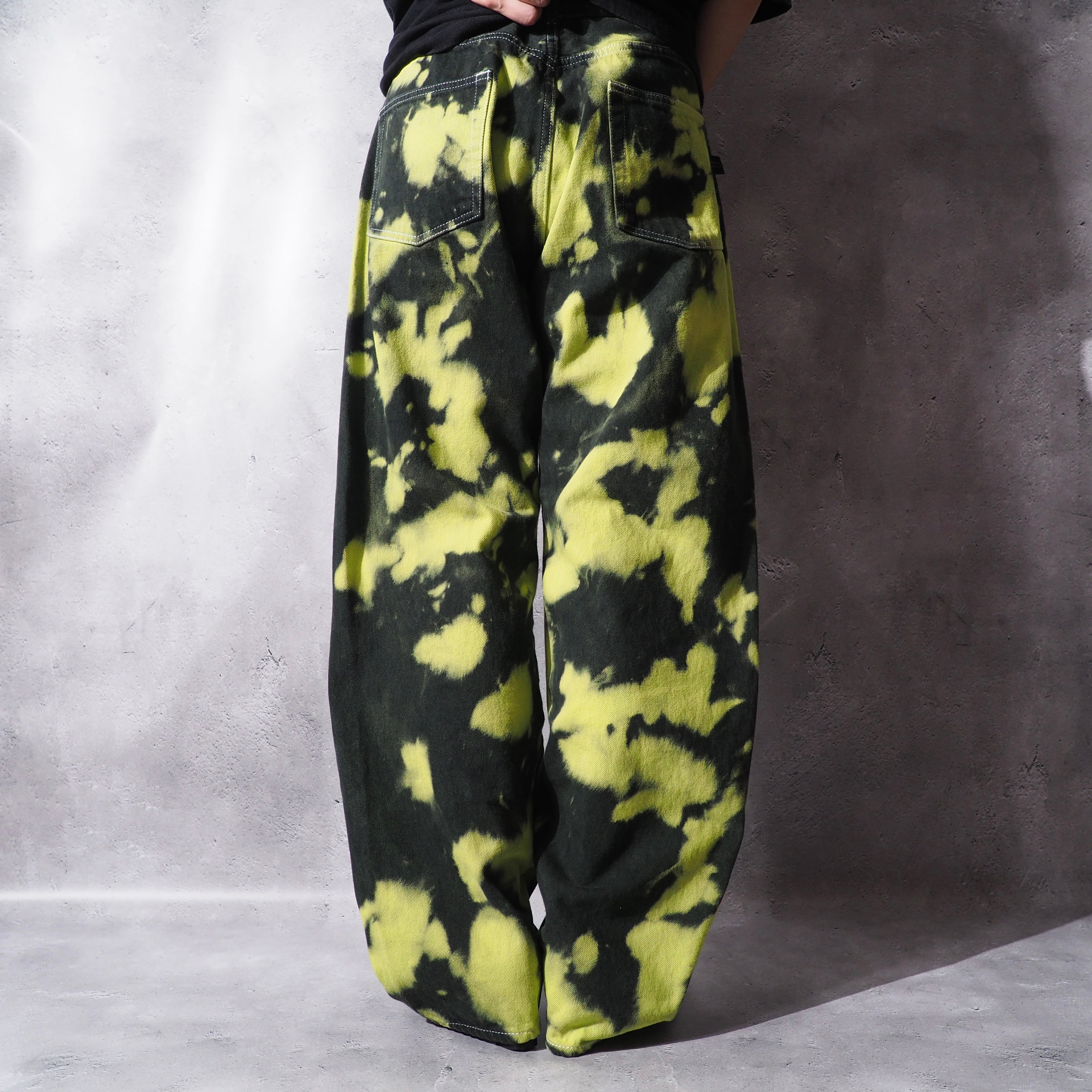 Neon poison color bleach dyed straight pants (John Bull)
