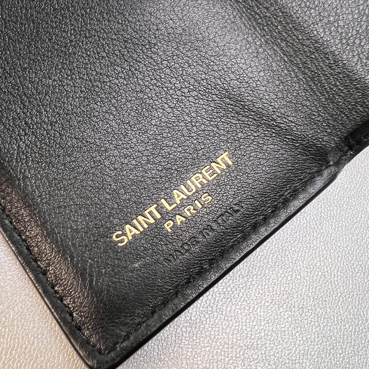 Yves Saint Laurent ロゴ レザー 三つ折り財布 ブラック A-11402