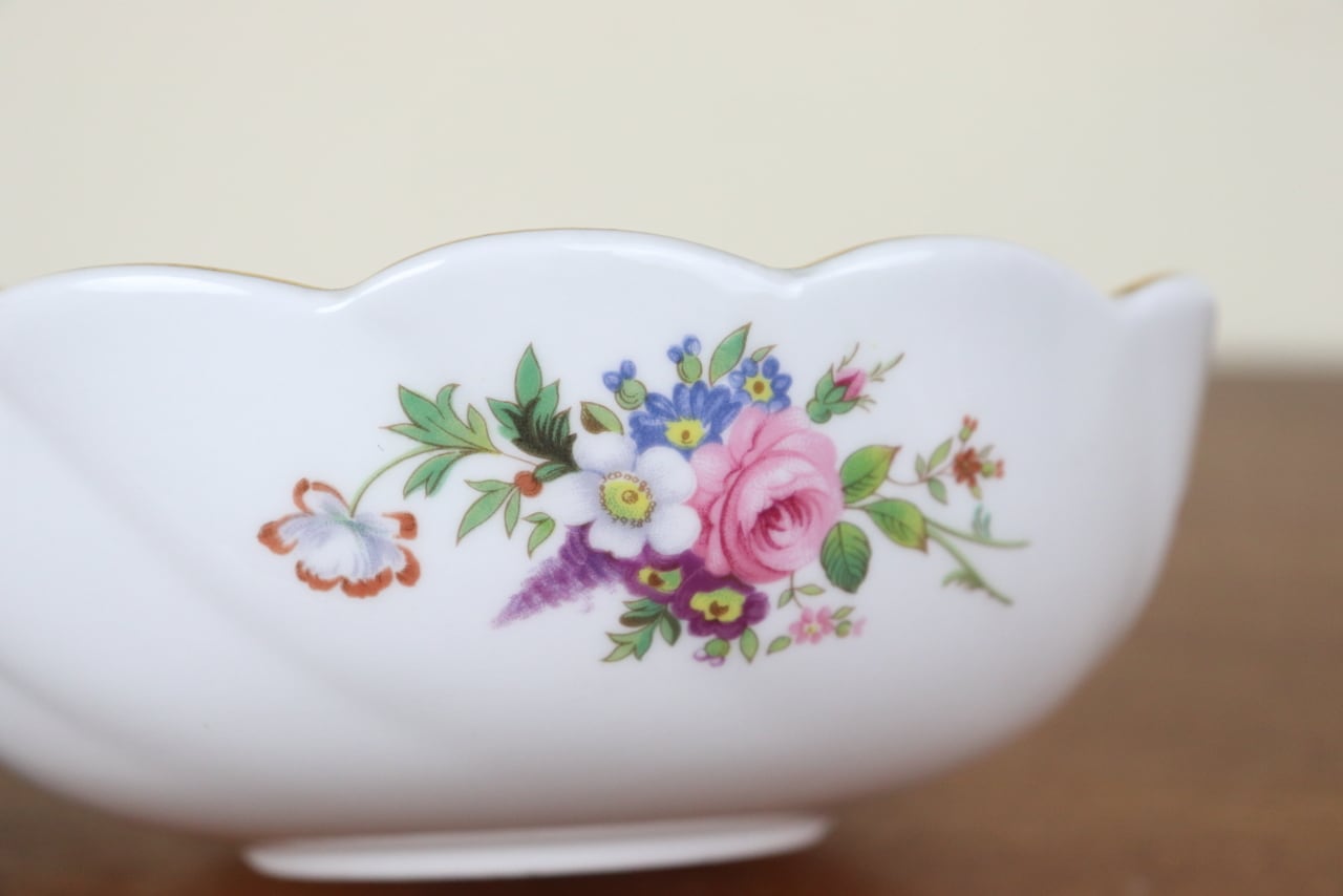 エインズレイ ハワードスプレイ ボウル 深皿 花柄 ヴィンテージ