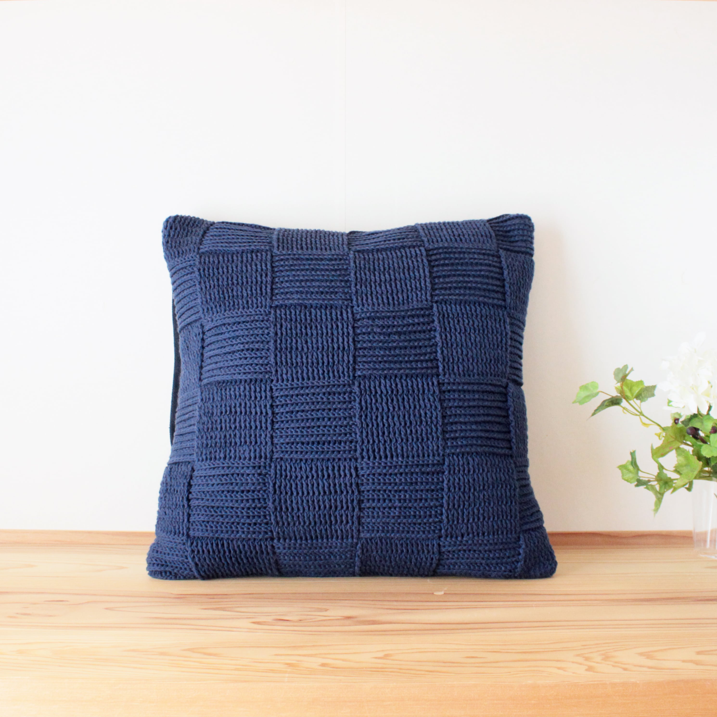 コットン糸とリネンキャンバスのクッションカバー【ネイビー】 | mei mei