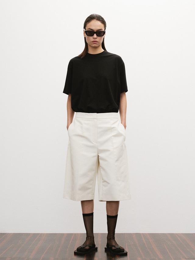 [RECTO][WOMEN] PIN TUCKED DETAIL VERMUDA PANTS (ECRU) 正規品 韓国ブランド 韓国通販 韓国代行 韓国ファッション レクト 日本 店舗