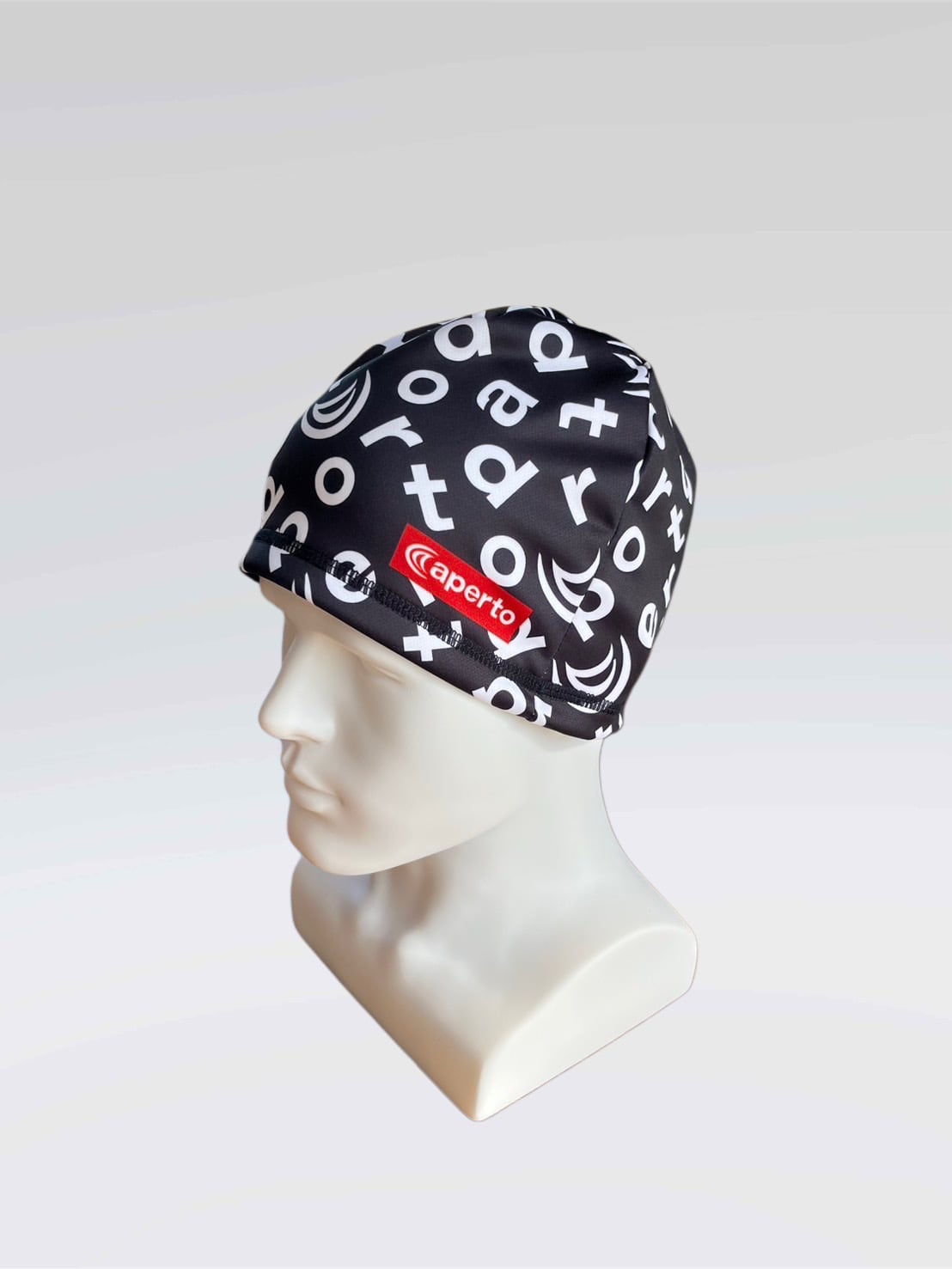 AP125271】ビーニーキャップ 全昇華ブラックアルファベット柄