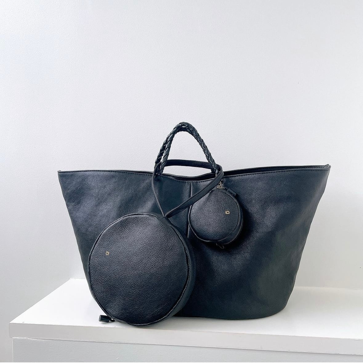 a Castanet Pouch black / カスタネットポーチ ブラック | LETTERS