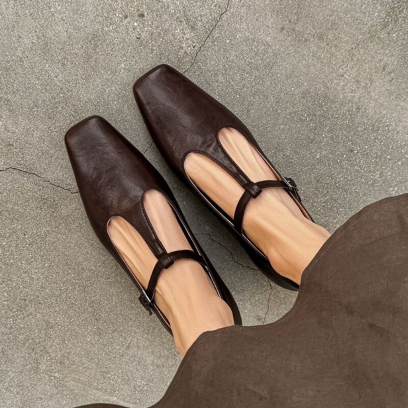 T-Strap Square Toe Low Heel Pumps ◆2color 204721