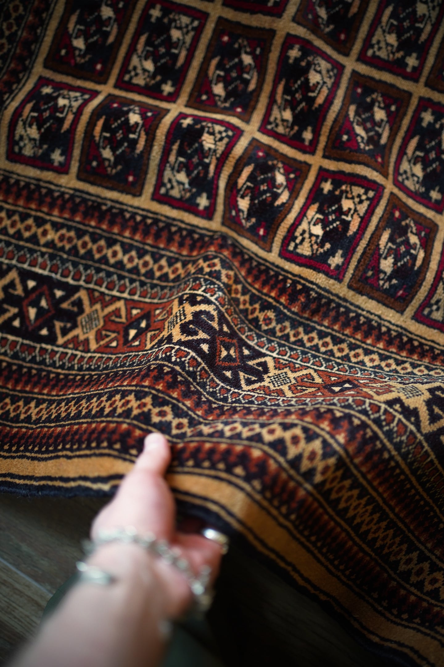 528】Vintage Afghan Baluch rug 1990's | ヴィンテージラグ専門店