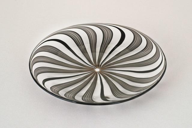 縞皿　赤　φ26cm