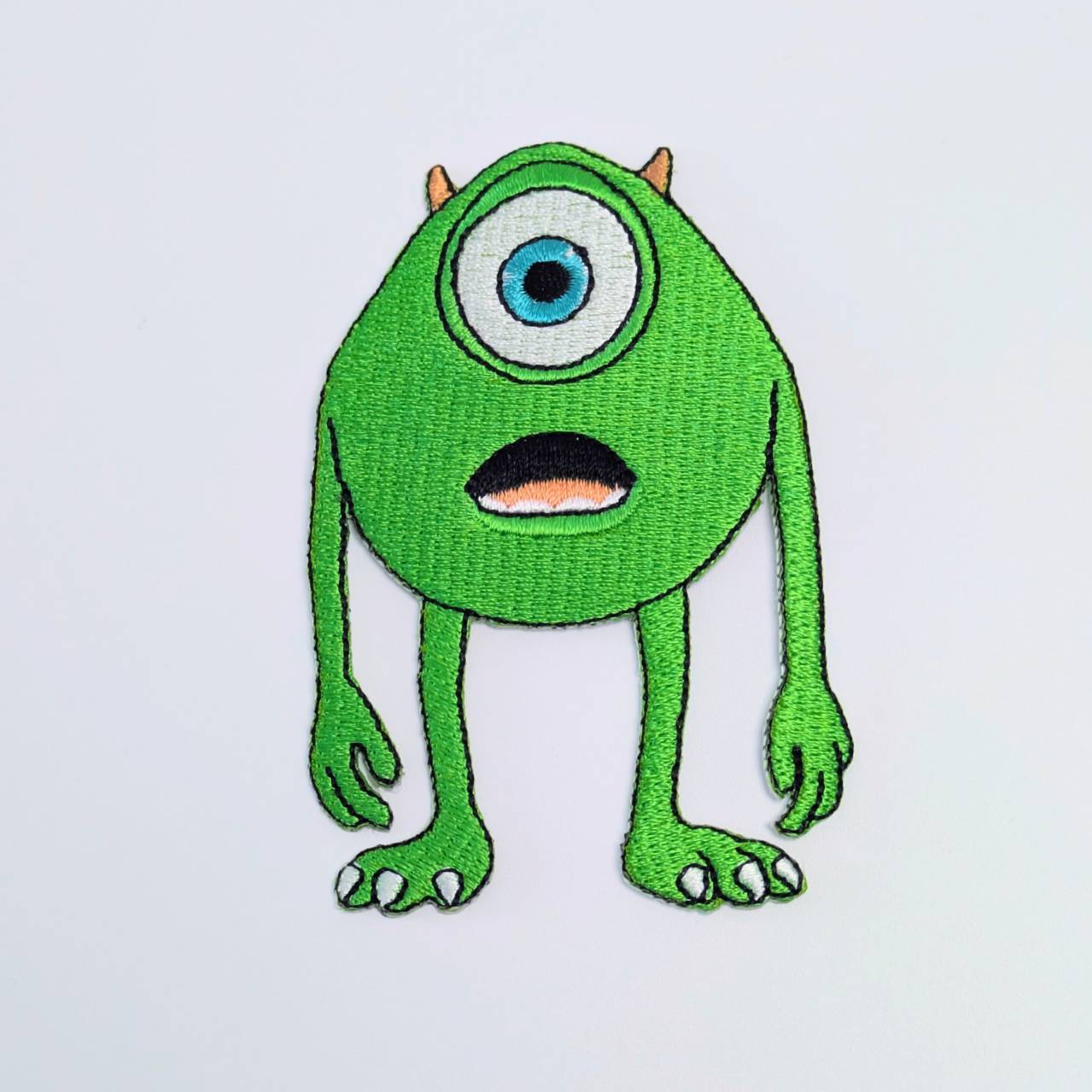 送料無料！ ★刺繍アイロンワッペン★【 Monsters, Inc.（ モンスターズインク ）】マイクワゾウスキ 〚アメリカン雑貨 アメトイ〛