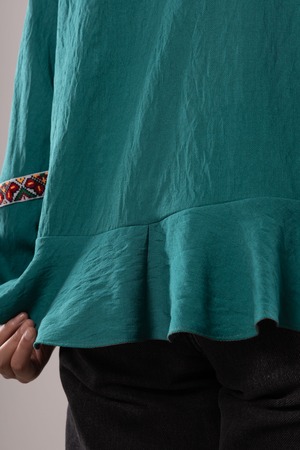 ウクライナ刺繍ヴィシヴァンカ　チュニック クロスステッチ　手刺繍　麻　レディース・フリーサイズ