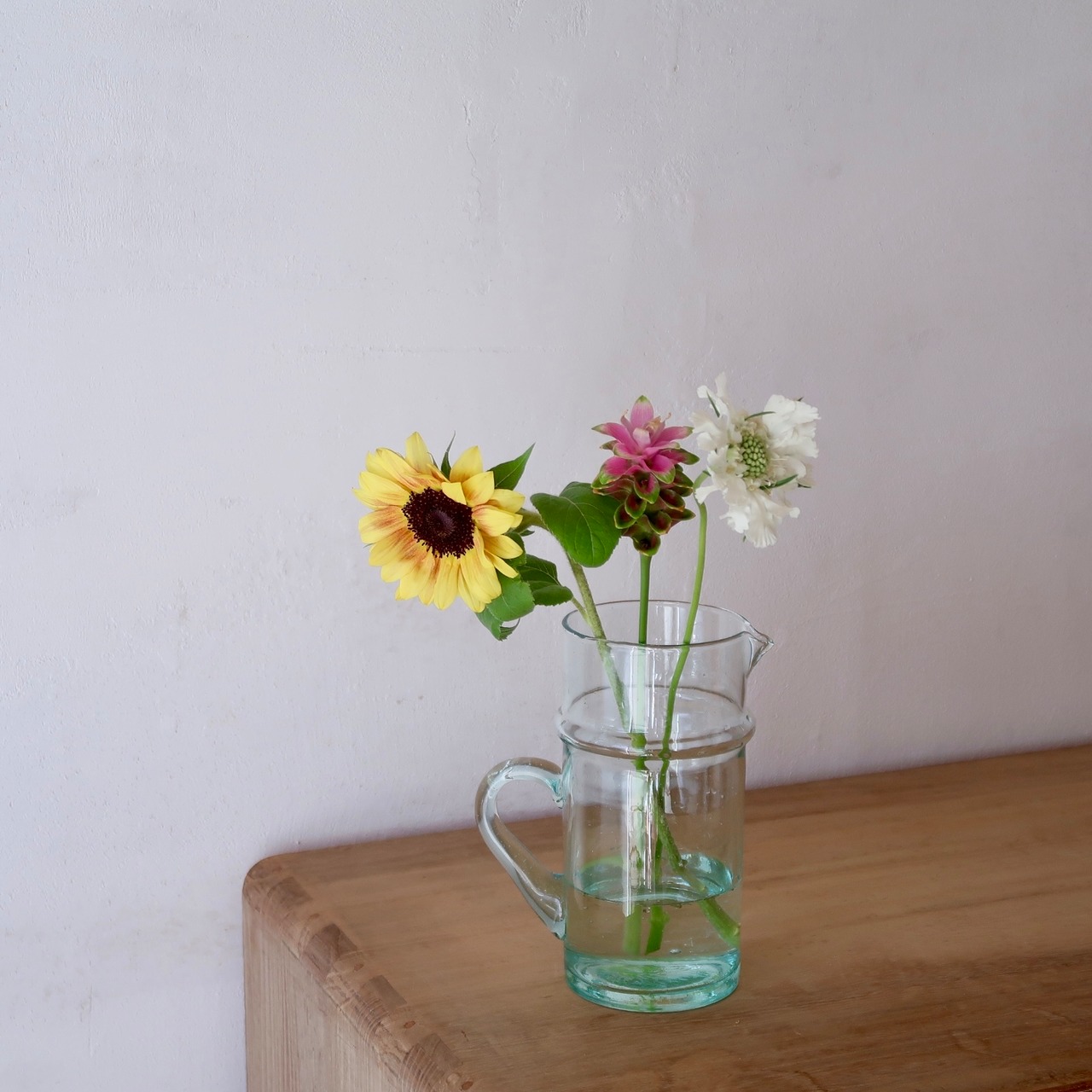 再生ガラスのピッチャー