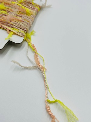 集めたくなる♬楽しい♬可愛い♡『ちょこっと巻きのファンシー糸』AVRILペラコーン231